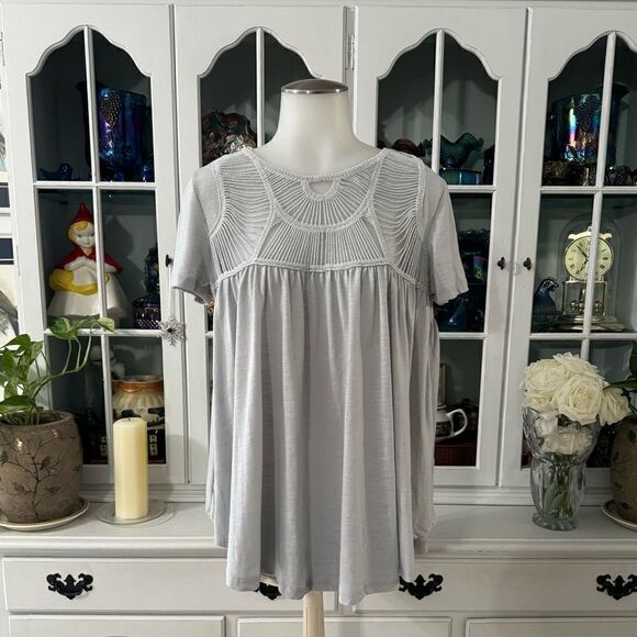 Anama Light Gray Flowy Short Sleeve Top Size Small - Picture 1 of 8